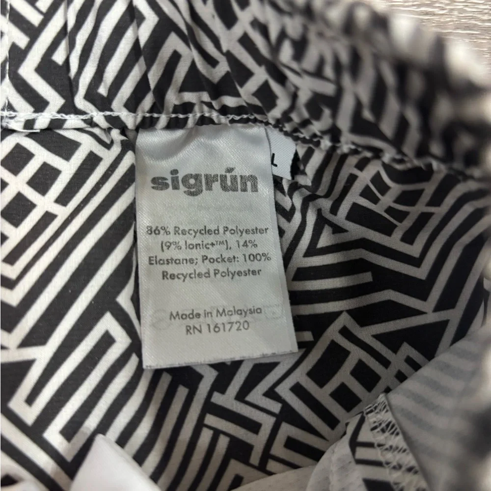 Sigrún Black & White Geometric Tennis Shorts
